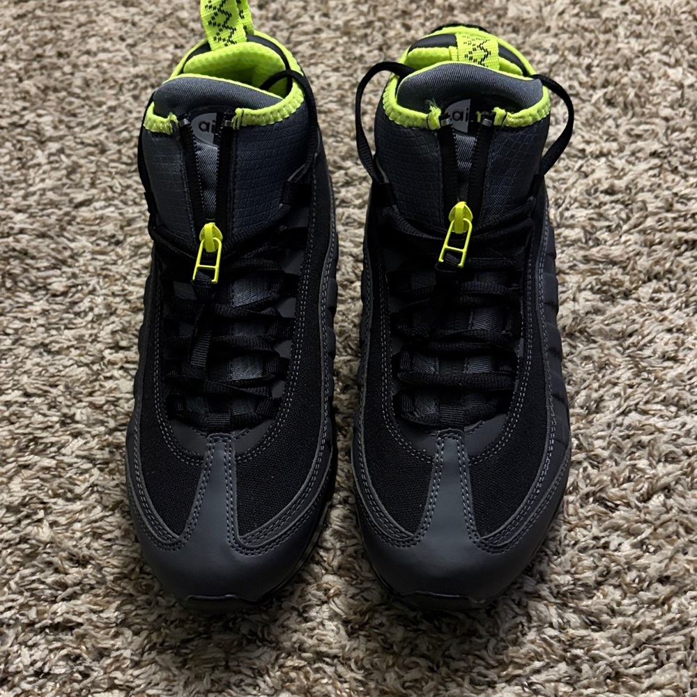 Size - 9.5 Nike Air Max 95 Sneakerboot
Anthracite Volt - Picture 3 of 6